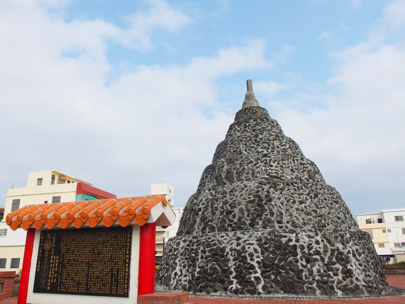 鎖港里南北石塔